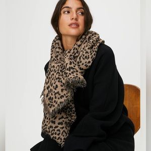 Aritzia Leopard Blanket Scarf - Hardly Worn